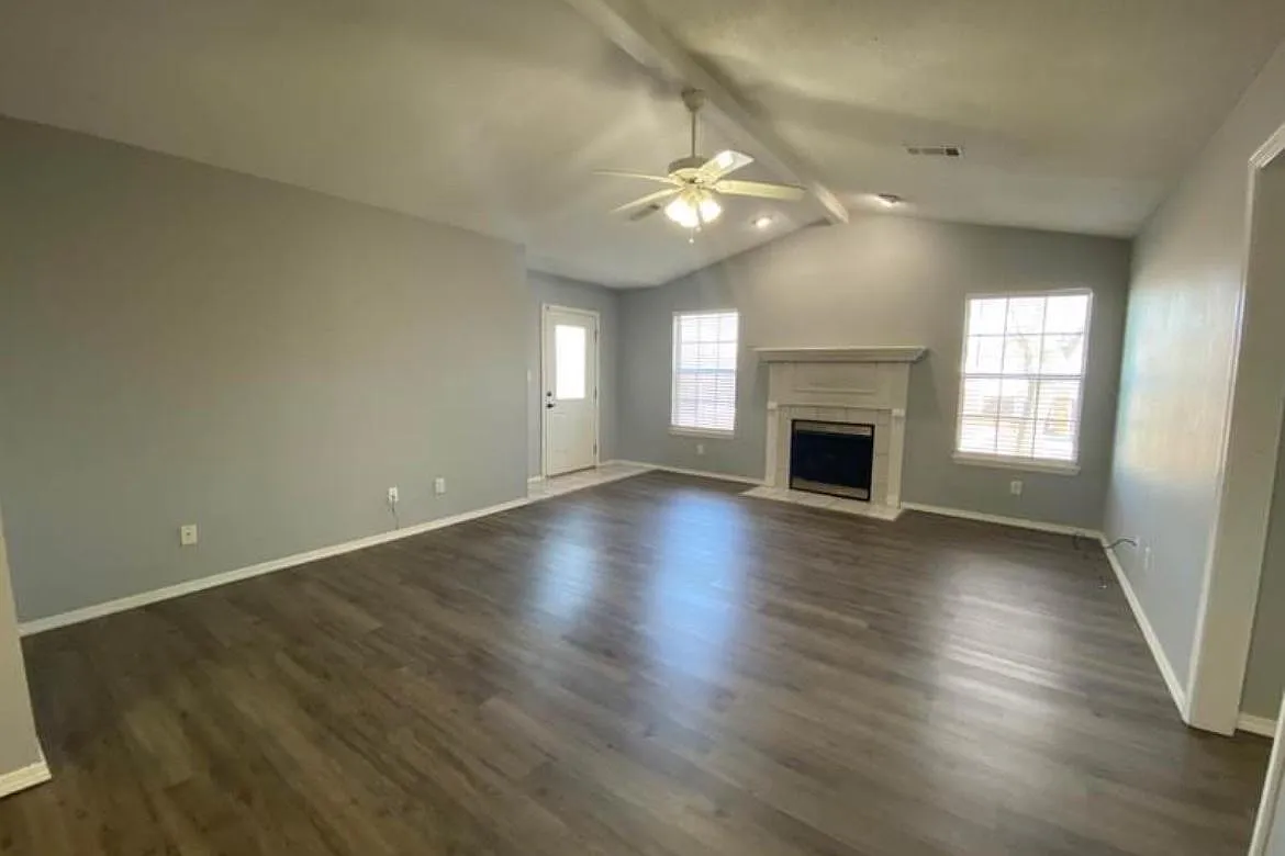 405 Rena Rd — Photo 3