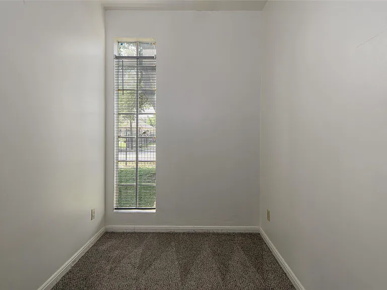 4705 Lyons Ave #2 — Photo 2
