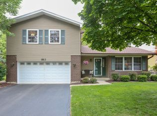 1813 Deerpath Ct, Naperville, IL 60565