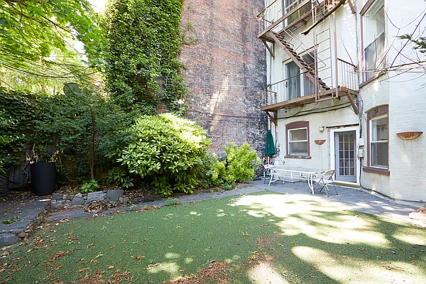 Rented by Douglas Elliman | media 24