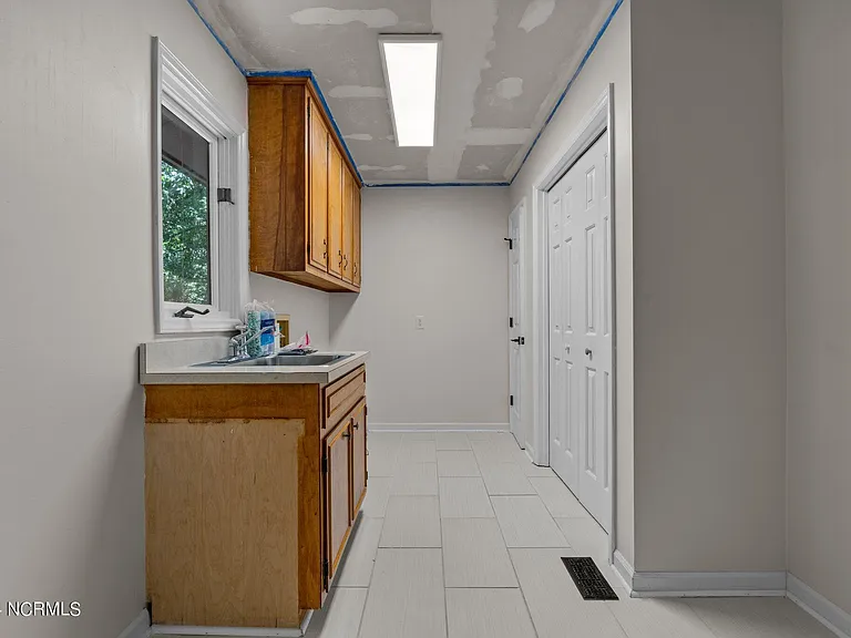 618 Chelsea Dr — Photo 16