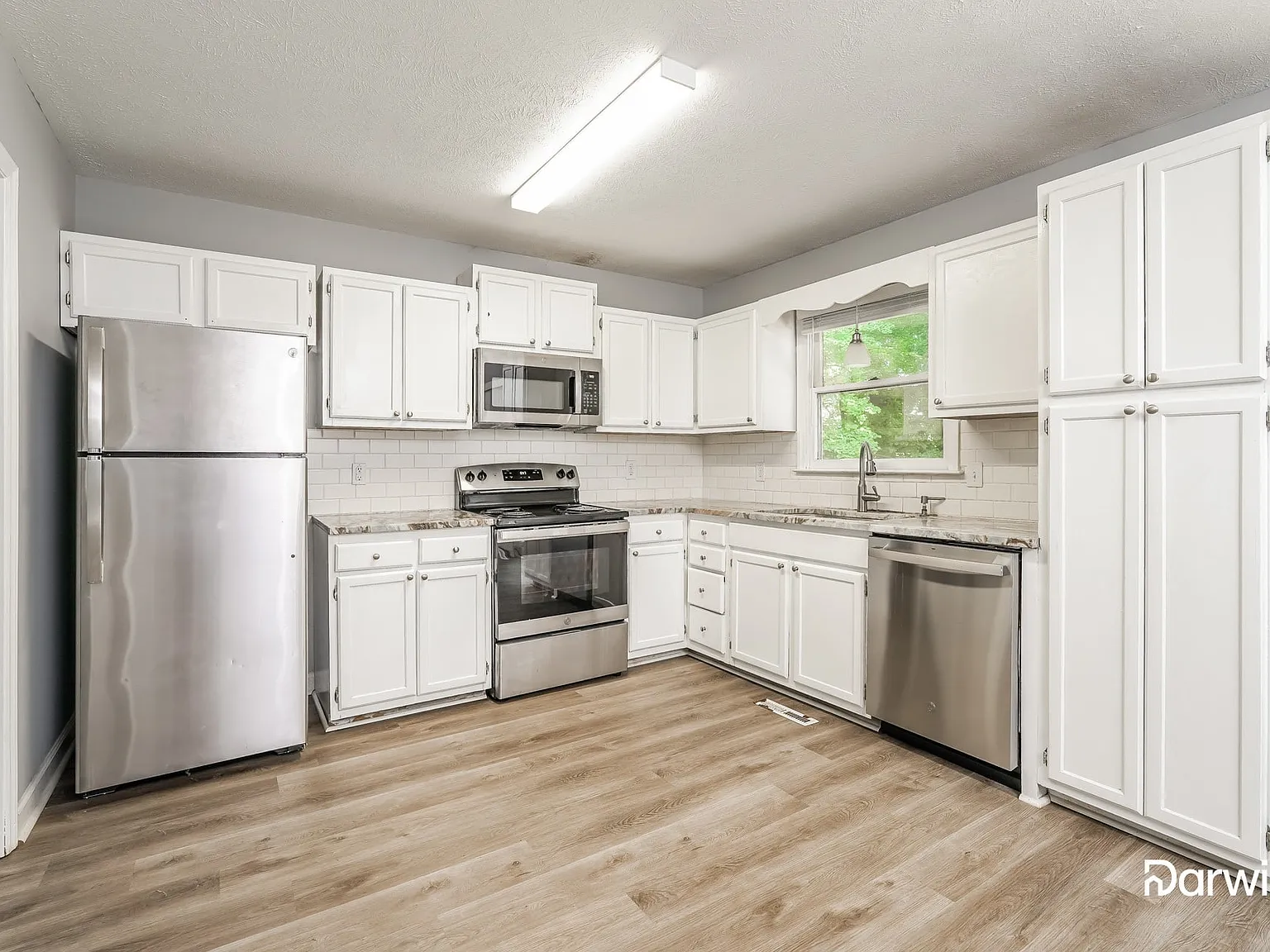 3 bed, 2.0 bath, 1816 sqft, $1,895 — Photo 3