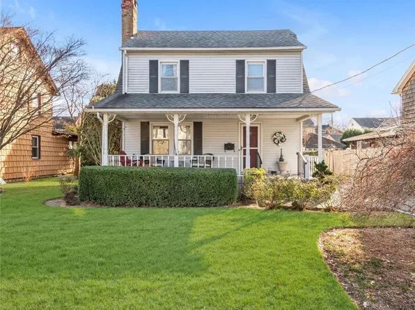 33 Roosevelt Street, Glen Cove, NY 11542