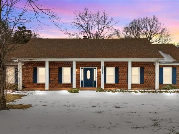 1448 Spring Hill Cir, Kernersville, NC 27284