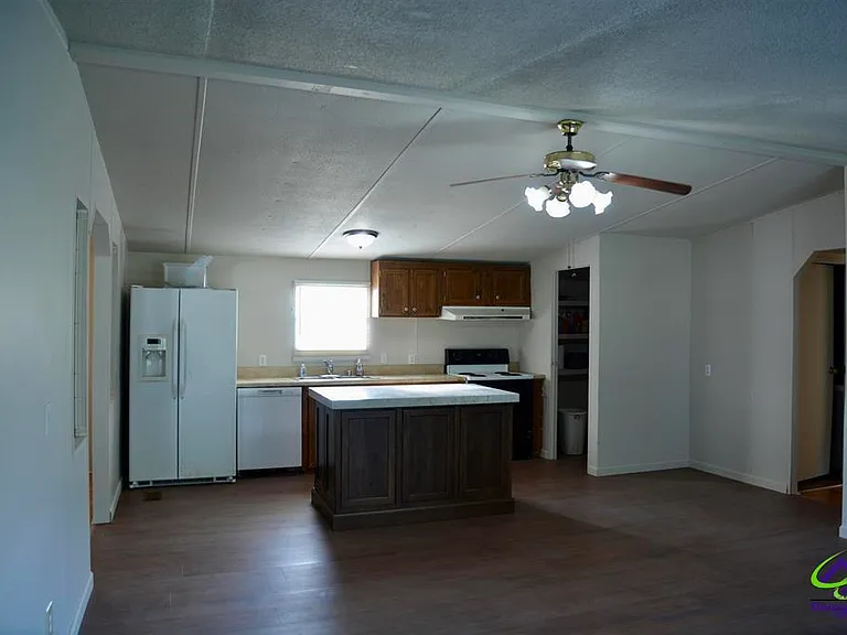 111 Brighton Dr — Photo 4