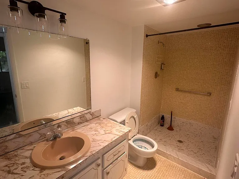 163 Somerset Cres #H — Photo 11