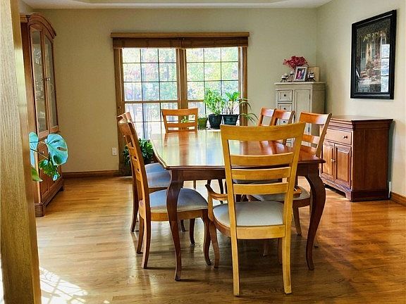4th image of 6537 Crabtree Ln