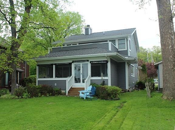 2nd image of 810 Lakeview Dr