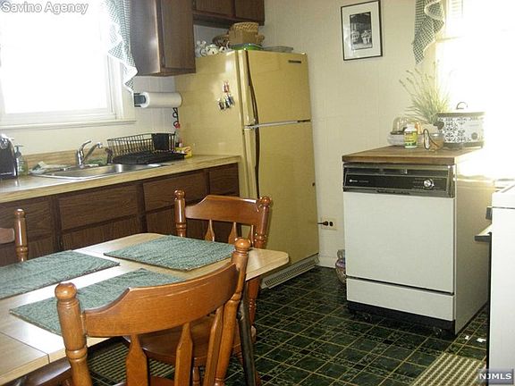 5th image of 375 Kingsland Ave