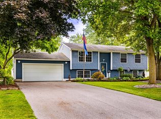 6 Spicewood Ln, Rochester, NY 14624