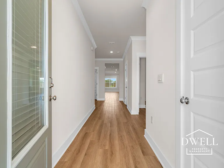 1009 Hayward Loop — Photo 5