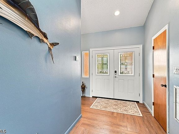 4th image of 1403 SW 49th St