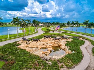 8902 Shenendoah Cir, Naples, FL 34113