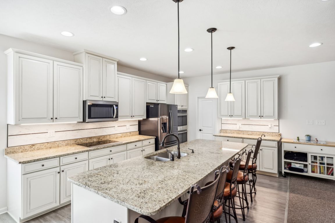 Olivia Ave-018.jpg