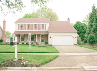 605 Old Hunt Rd, Fox River Grove, IL 60021