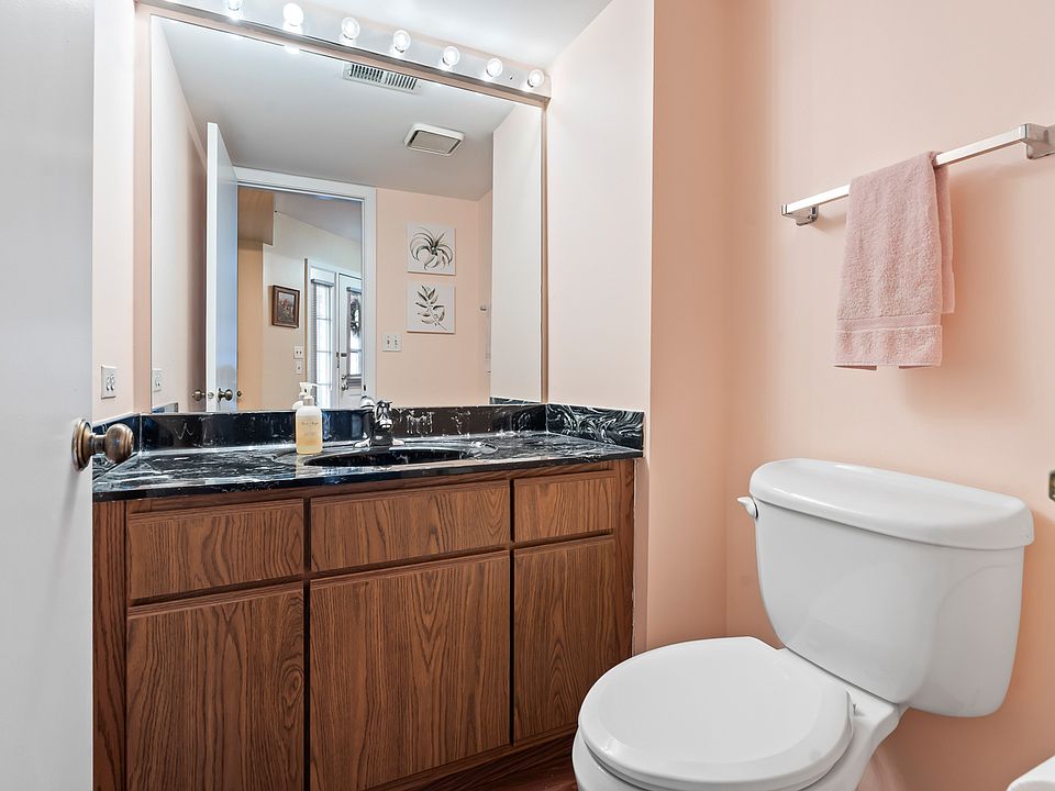 571 E Windgate Ct Arlington Heights, IL, 60005 Apartments for Rent