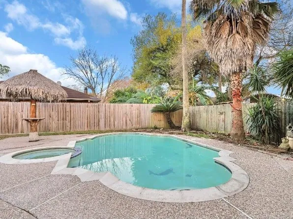 10106 Hillridge Rd, La Porte, TX 77571