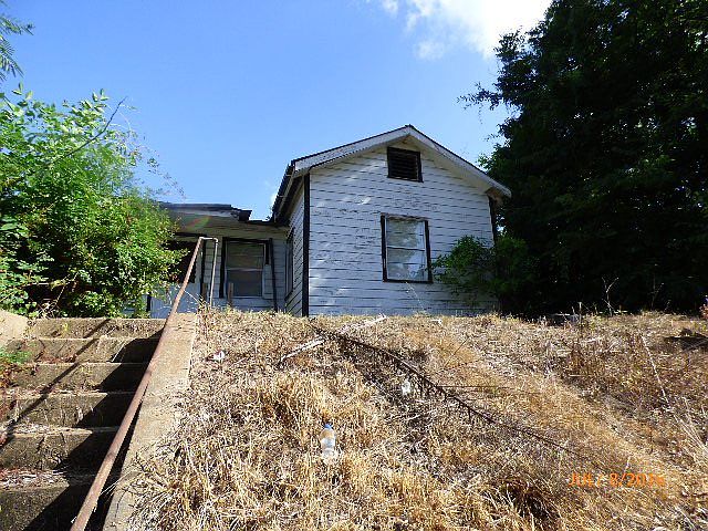 2nd image of 24 Williams St