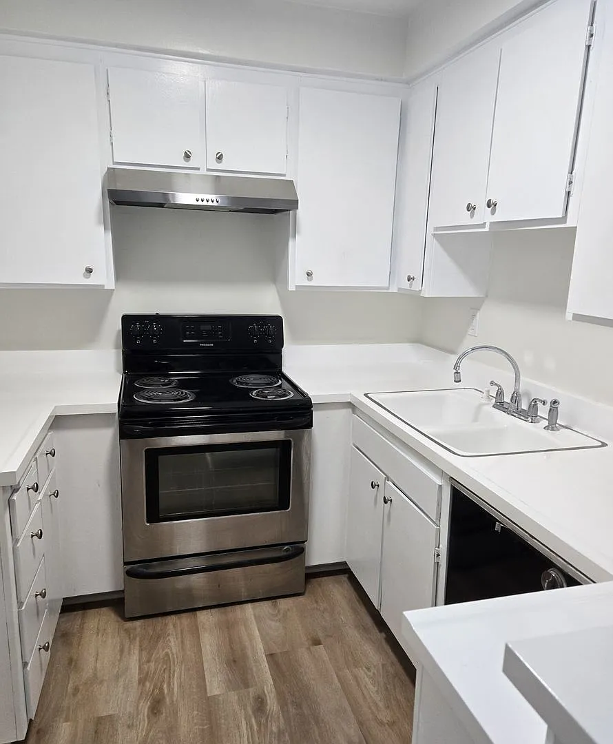 1226 Larrabee Street — Photo 1