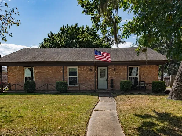 107 Anchusa St, Lake Jackson, TX 77566