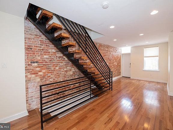 4th image of 1526 E Hewson St