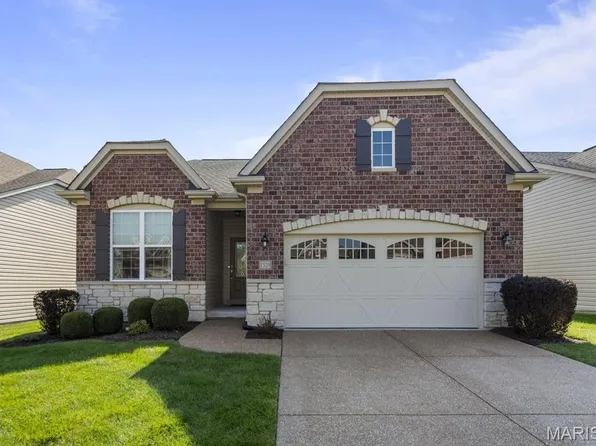 1529 Woodside Hills Dr, Saint Peters, MO 63376