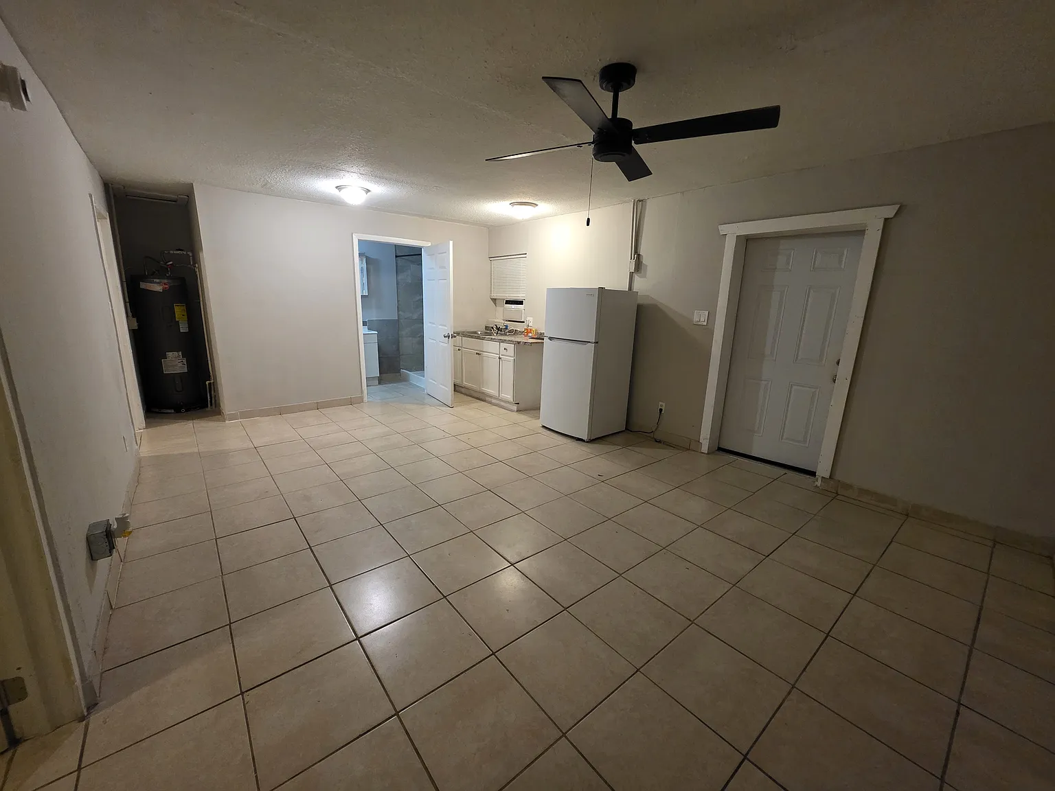 2 bed, 700 sqft, $1,050 — Photo 3