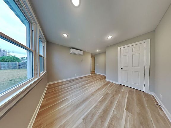 3rd image of 1730 17th Ave N APT C