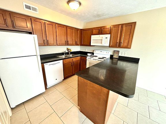 4th image of 4408 S 27th St #E09