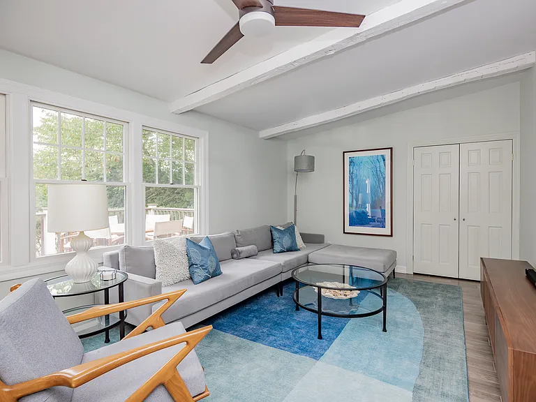 11 Beach Ave — Photo 7