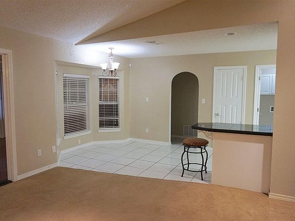 4th image of 780 Maple Woods Cir
