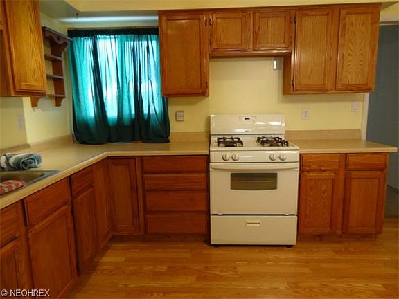 5th image of 508 Stanford Ave
