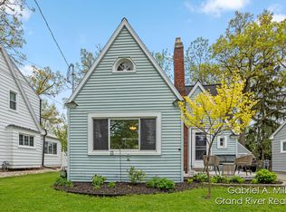 838 Oaklawn St NE, Grand Rapids, MI 49505