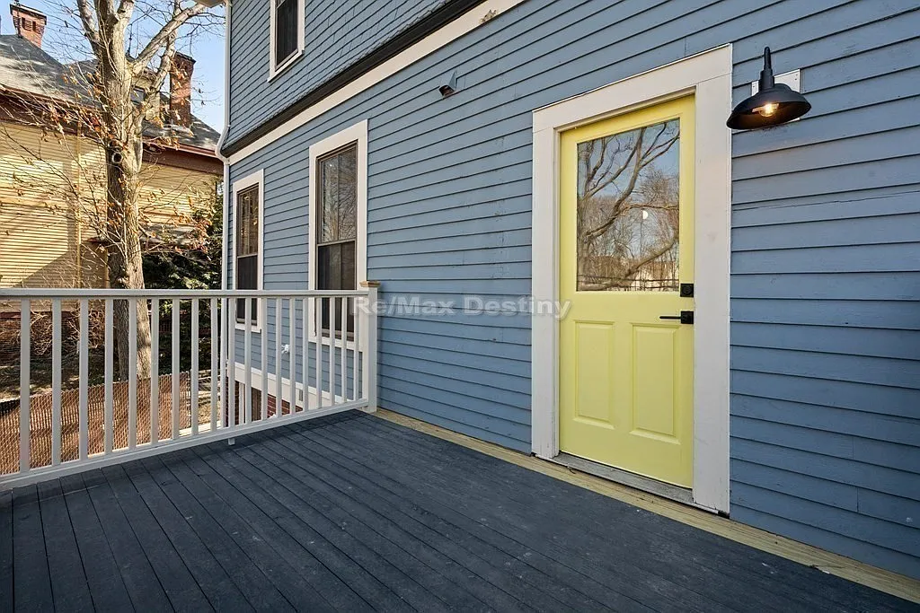 4 bed, 3.0 bath, 1992 sqft, $4,600 — Photo 1