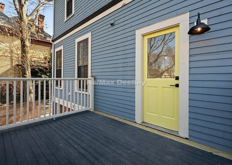 31 Monadnock St #1