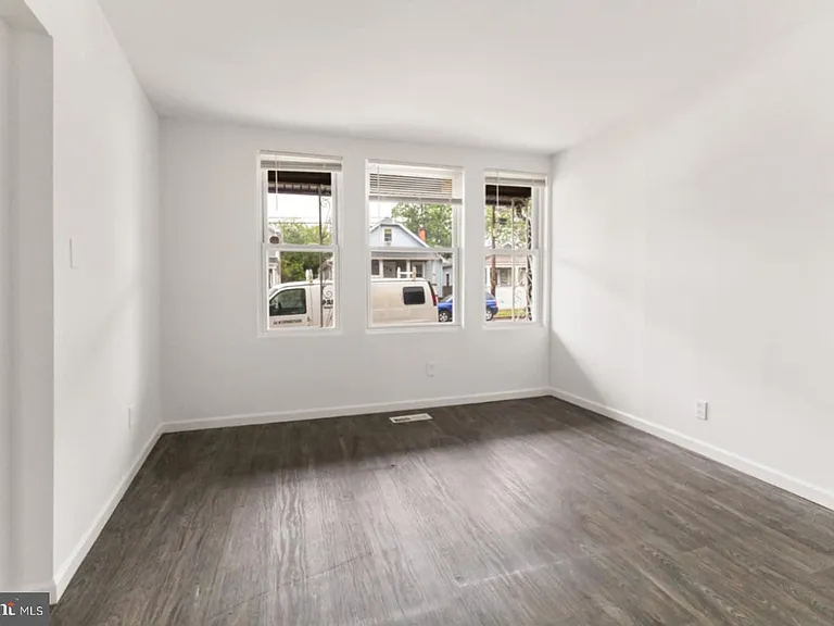 211 Broad St — Photo 18