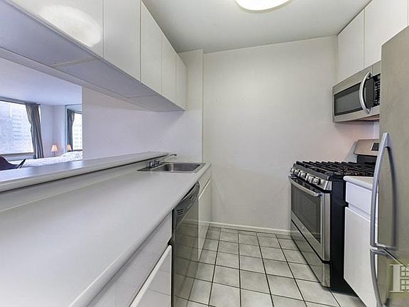 4th image of 232-236 E 47th St #14A