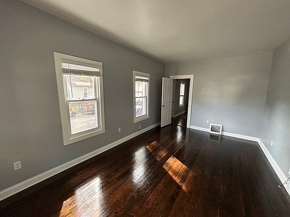 4th image of 1139 S Harlan Ave