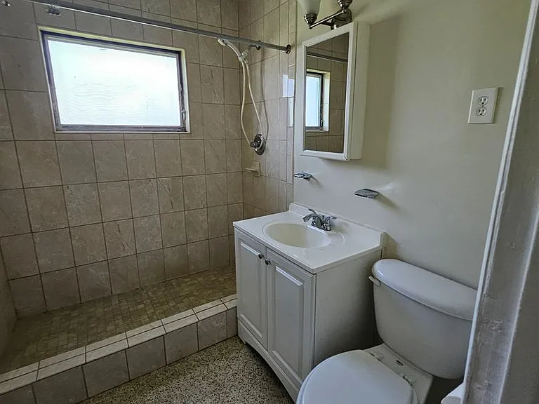 2433 Deedra St — Photo 15