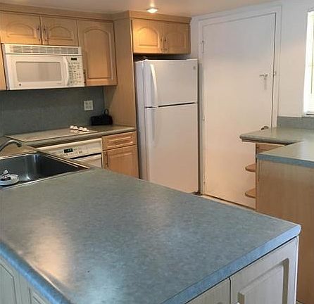 3rd image of 3600 NE 170th St APT 210