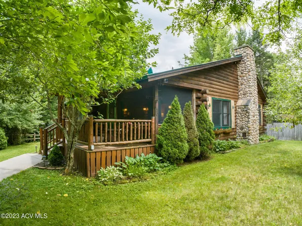 30 Juniper Cir, Lake Placid, NY 12946