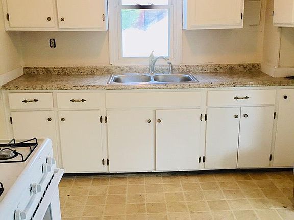 3rd image of 529 Olive St