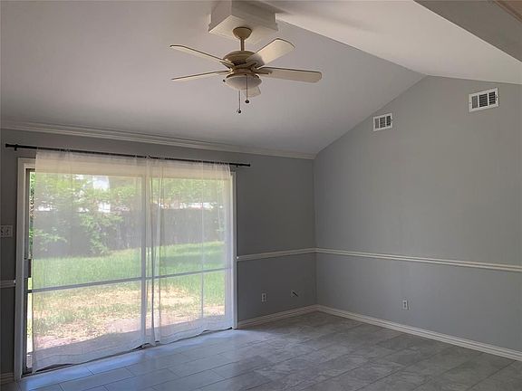 4th image of 1710 Laurel Oaks Dr