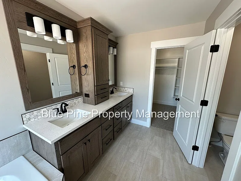 6 bed, 3.0 bath, 3665 sqft, $3,050 — Photo 4