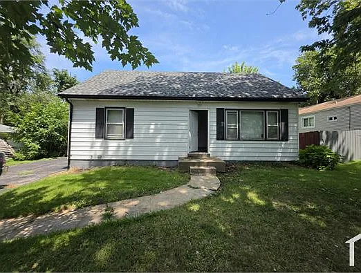 1209 Cove Ln — Photo 1