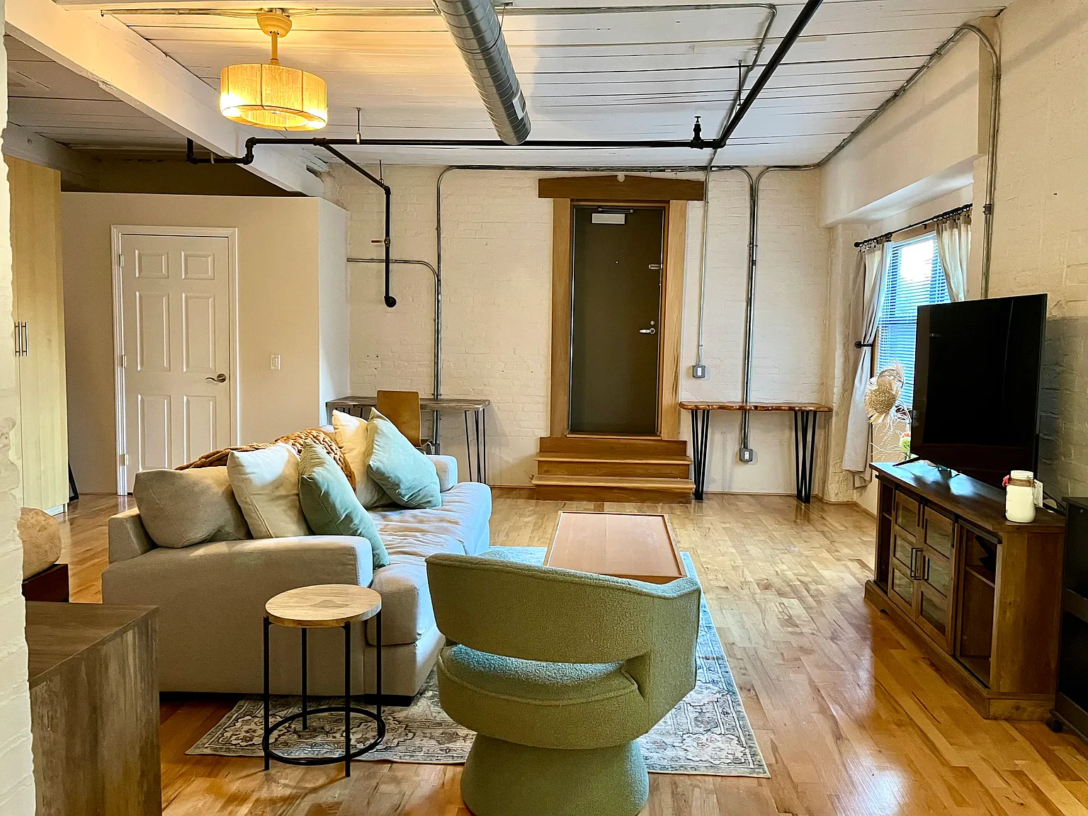 Studio, 715 sqft, $1,800 — Photo 4