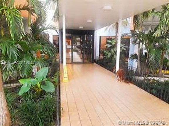 3rd image of 2025 NE 164th St APT 508