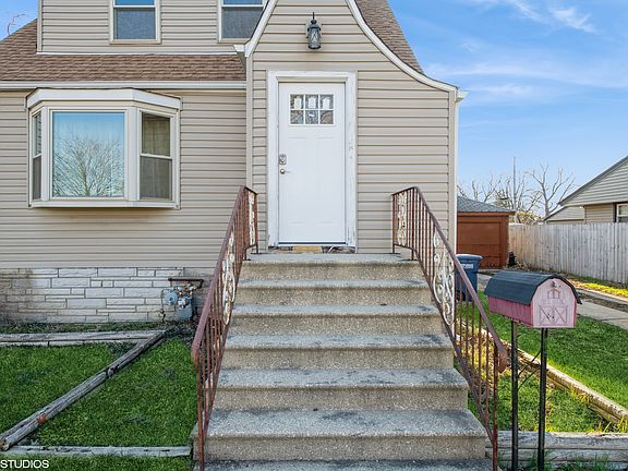 5th image of 135 S Prater Ave