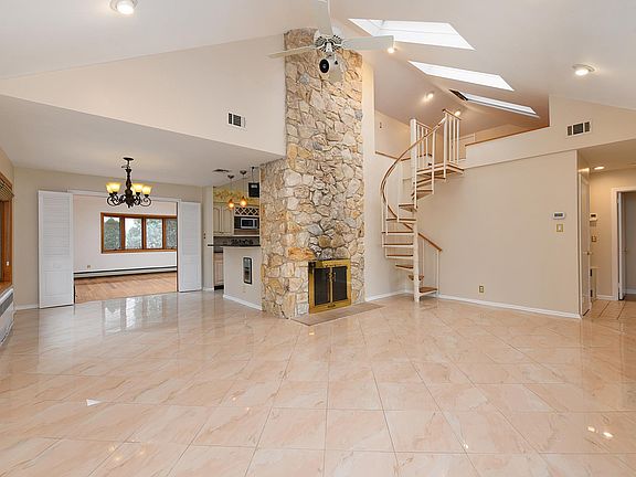 3rd image of 1089 Walden Pl
