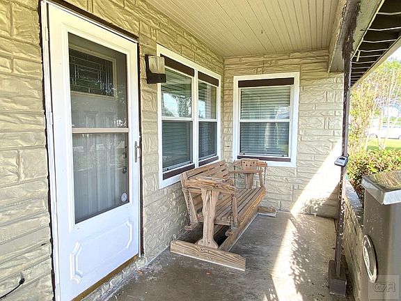 3rd image of 108 Bonita Ave